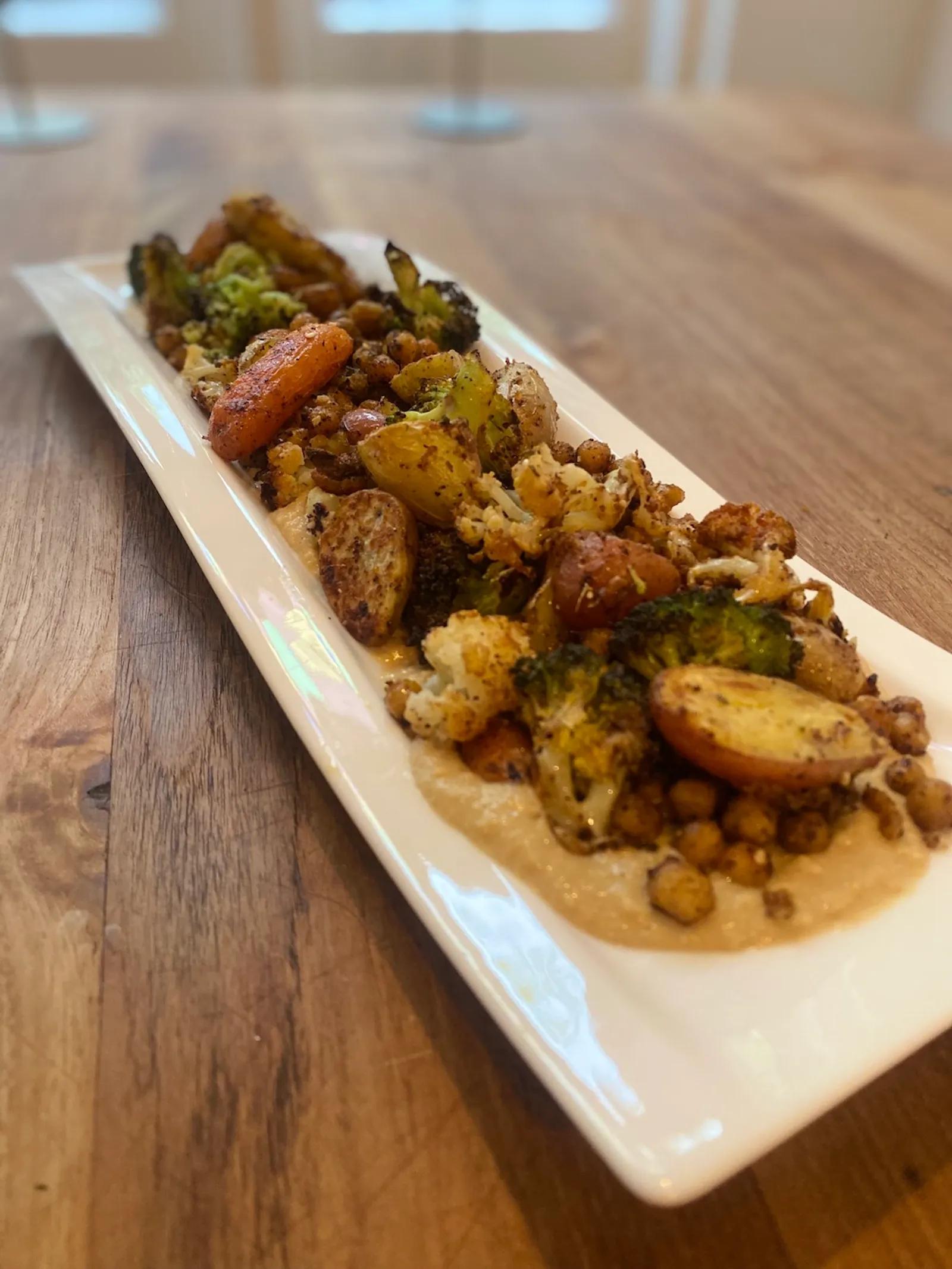 Gegrilde groente met hummus